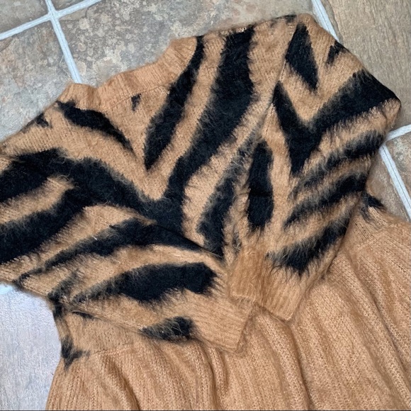 🔴 POL Camel Black Zebra Mohair Peplum Sweater Top - Picture 8 of 9